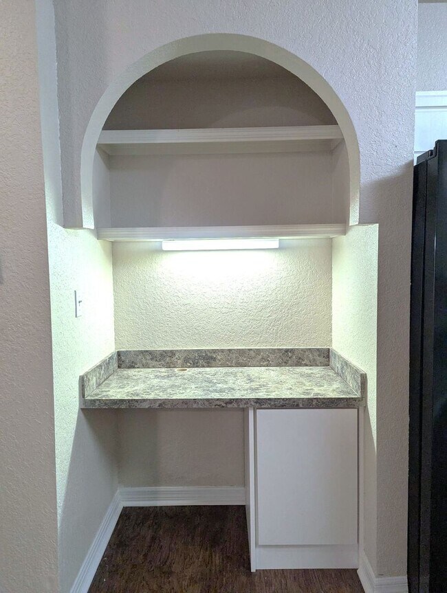 Foto del edificio - Huge Studio Unit 785 square feet! Updated,...