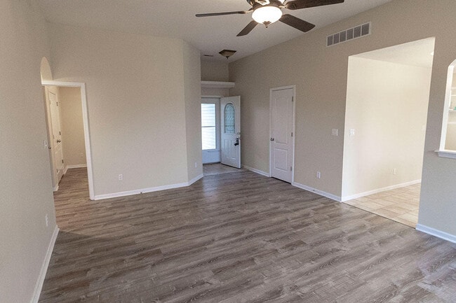Foto del edificio - 4203 Spring Cress Dr