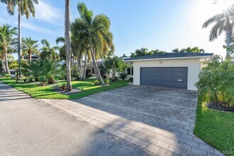 Building Photo - 207 Royal Palm Dr