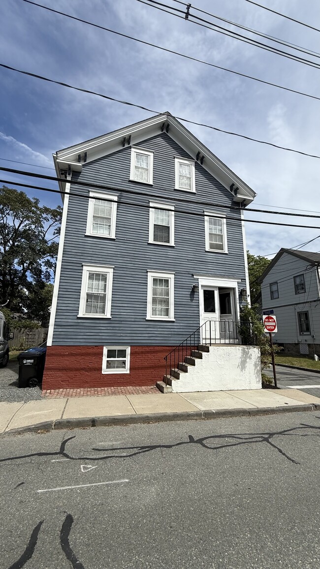 1st floor unit - 29 Poplar St