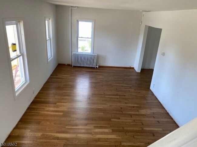 Building Photo - 30 Clove Ave