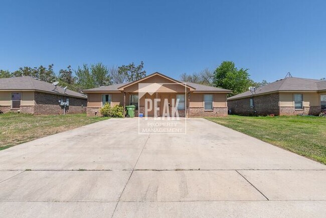 Building Photo - Home for rent in Springtown + Brand New La...