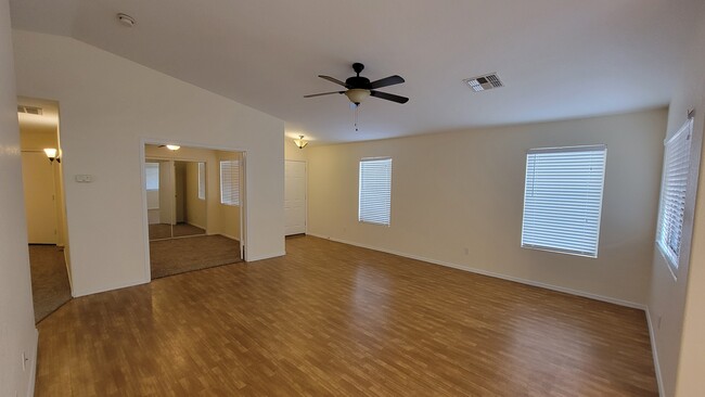 Building Photo - 818 E Monteleone St
