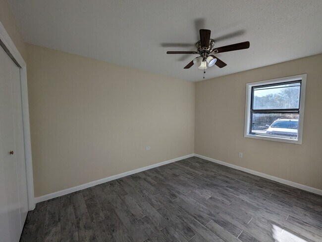 Foto del edificio - 2/1 Remodeled Condo style Apartment Close ...