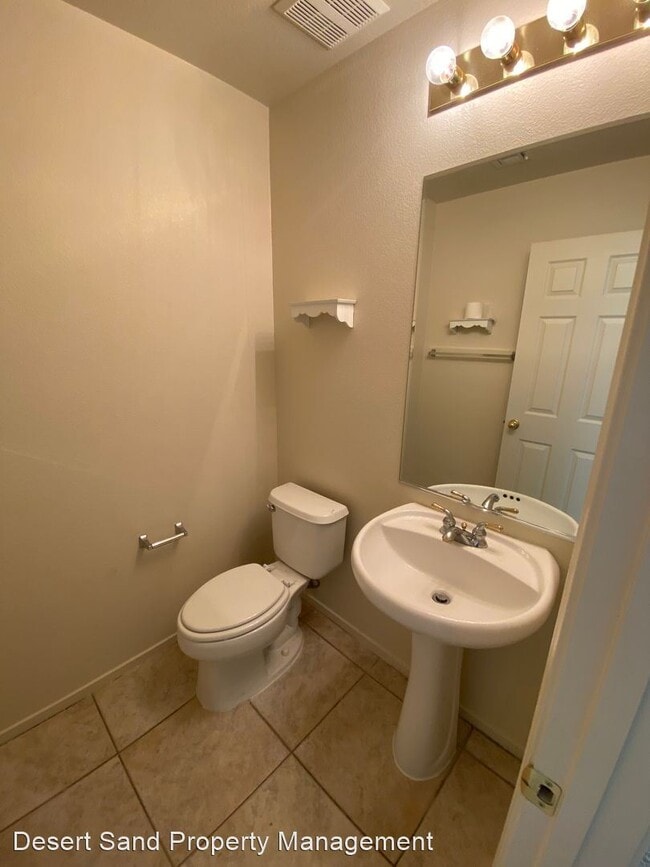 Foto del edificio - 3 br, 2.5 bath House - 10185 Birch Bluff Ln.