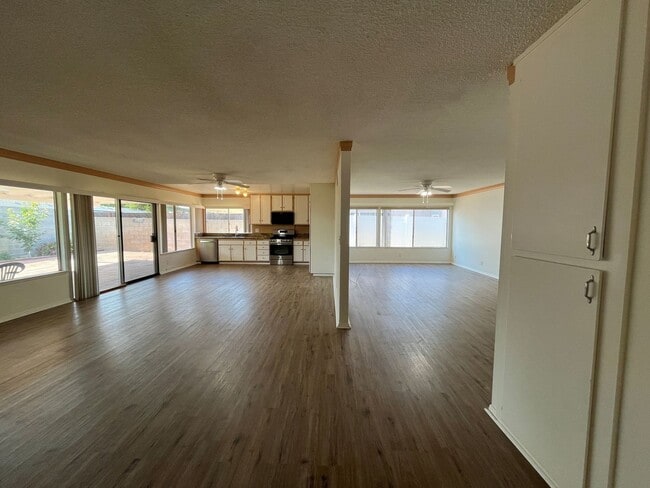Building Photo - Simi Valley 3BR w/RV parking, AVAILABLE NOW!