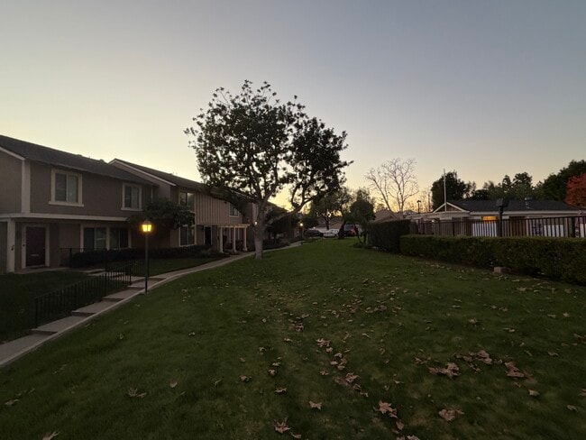 Building Photo - 3832 Chelsea Dr