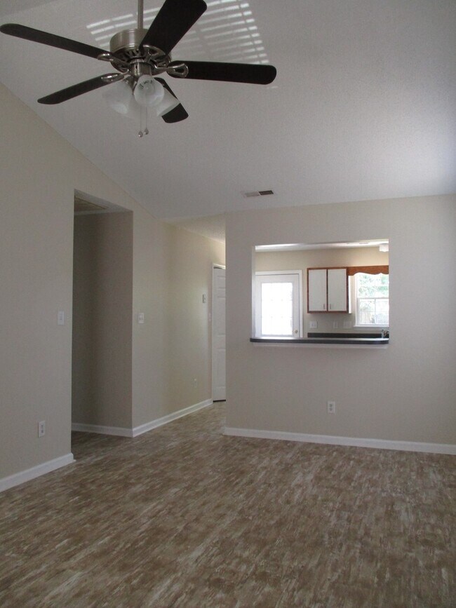 Foto del edificio - End Unit Townhome