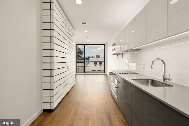 Foto del edificio - 57 N Street NW Unit 331