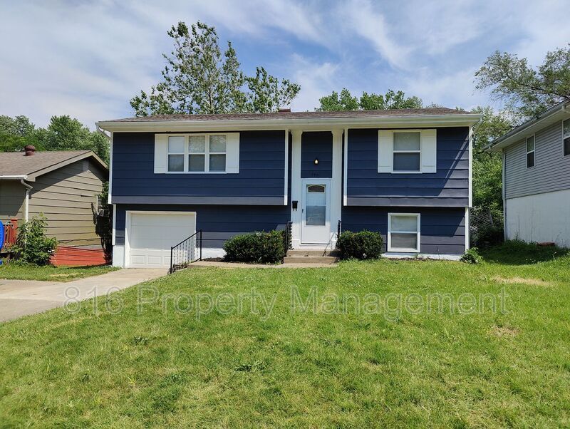 Primary Photo - 7941 NE San Rafael Dr