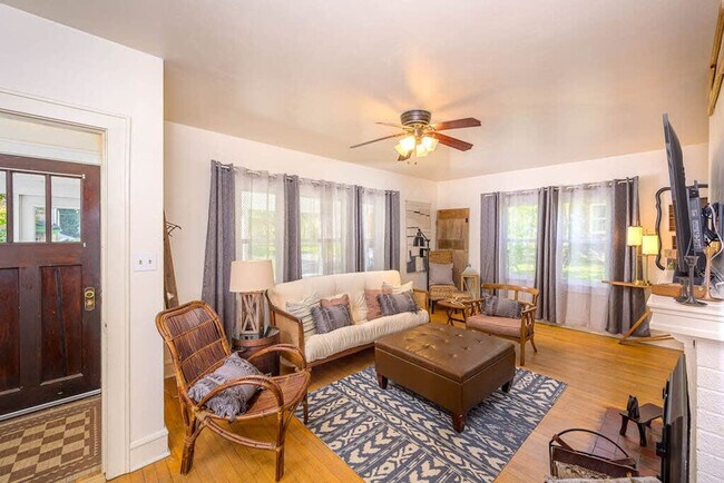 Foto del edificio - 826 E John St