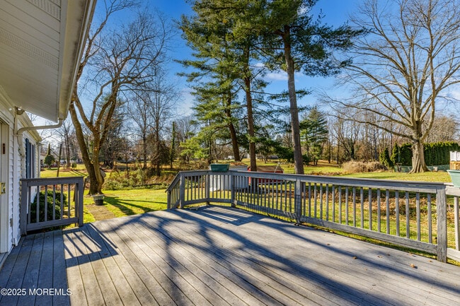 Foto del edificio - 150 Cloverdale Cir