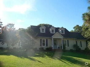 Building Photo - 520 Edinboro Dr