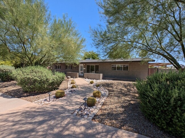Building Photo - 4 Bedroom Home in Tempe Gardens Near E Sou...