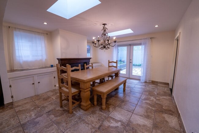 Building Photo - Perfect Pacific Grove Home!