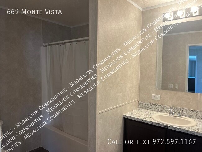 Foto del edificio - 669 Monte Vista Rd