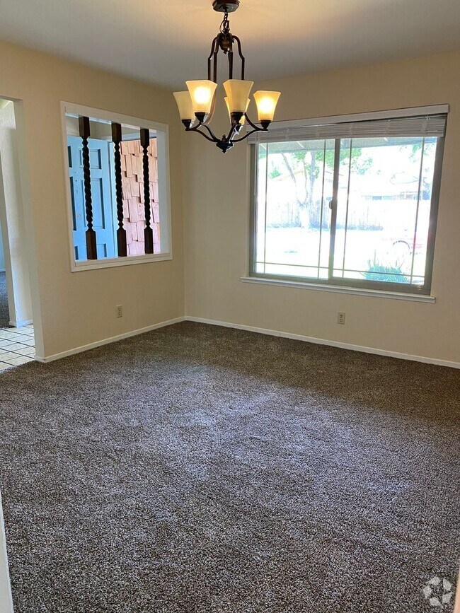 Wainwrights Park Village Student Apartments for Rent Merced, CA 6