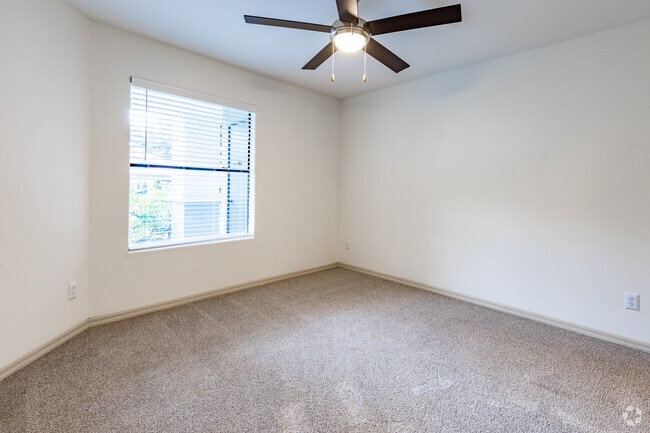 1 BR, 1 BR - 740 SF - Vista Verde
