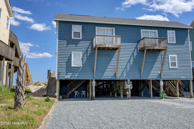 Building Photo - 3946 Island Dr