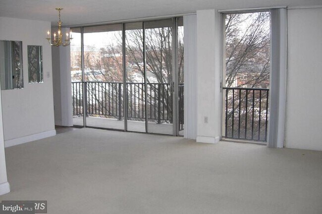 Foto del edificio - 4600 S Four Mile Run Dr