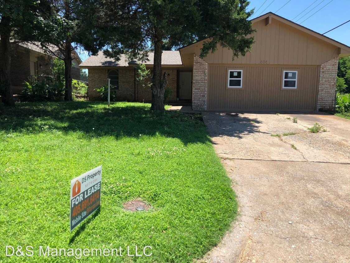 Primary Photo - 404 W Silverwood Dr