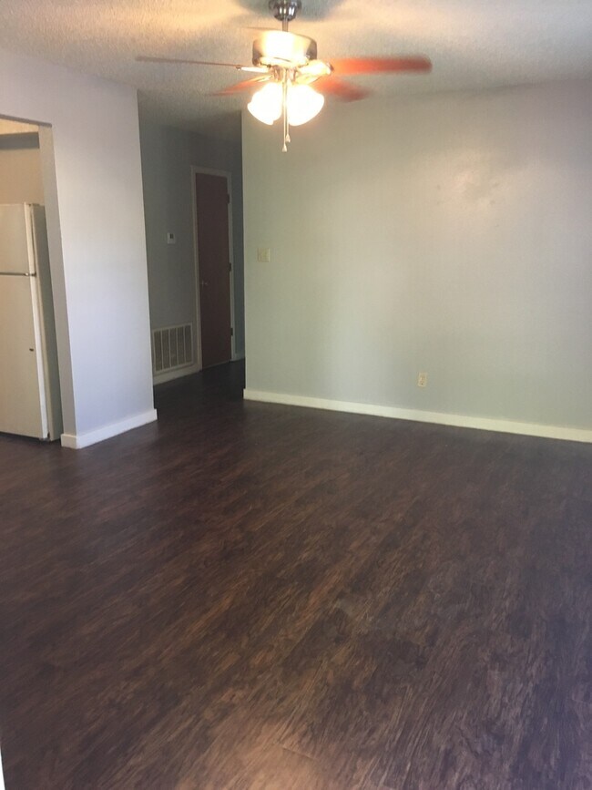 Foto del edificio - Cozy 2Br/1Ba House tucked away just off SW...