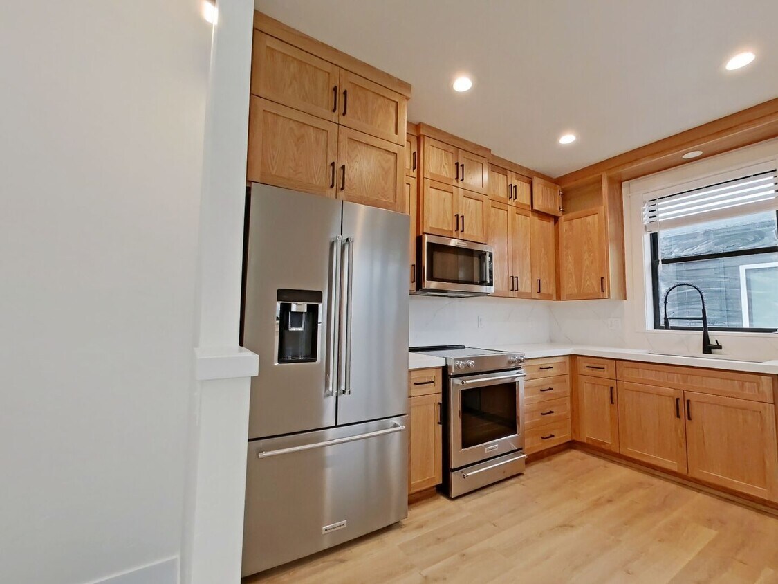 Foto del edificio - 6++ Bedroom Luxury Campus Living at Its Finest!