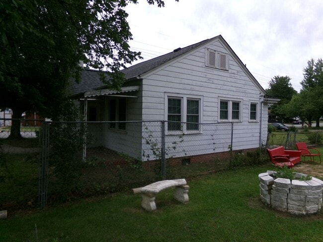 Building Photo - 1408 E M.L.K. Jr Dr