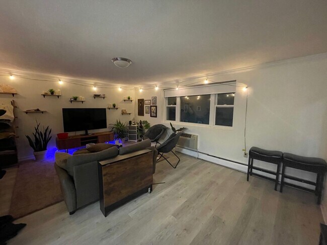 Foto del edificio - Charming 2 Bedroom-No Broker Fee