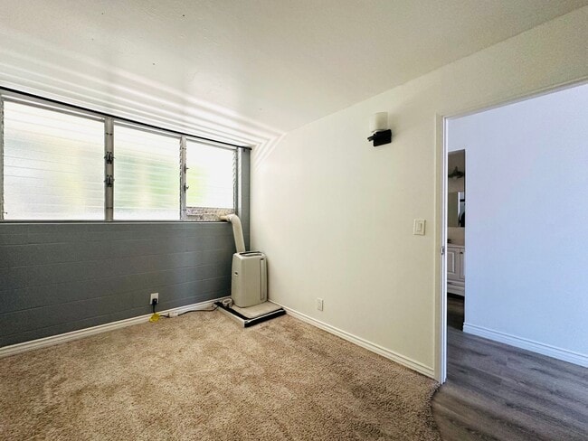 Building Photo - 1555 Pohaku St