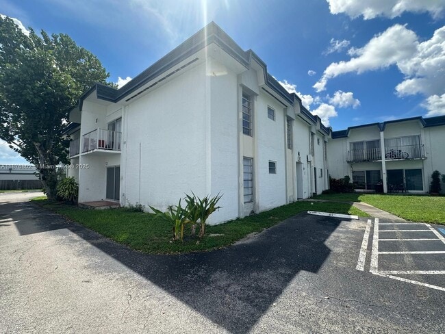 Building Photo - 7215 SW 94th Pl