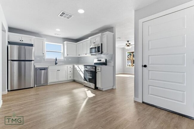 Building Photo - Newly Remodeled 2 Bed Duplex – Prime Broken Arrow Location!