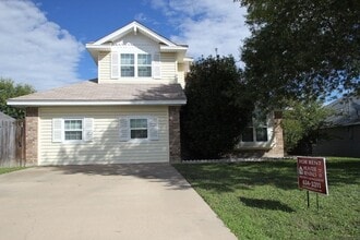 Building Photo - 2205 Armadillo Dr