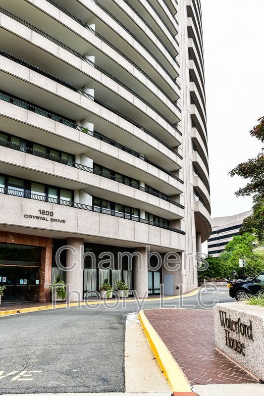 Foto del edificio - 1200 Crystal Dr