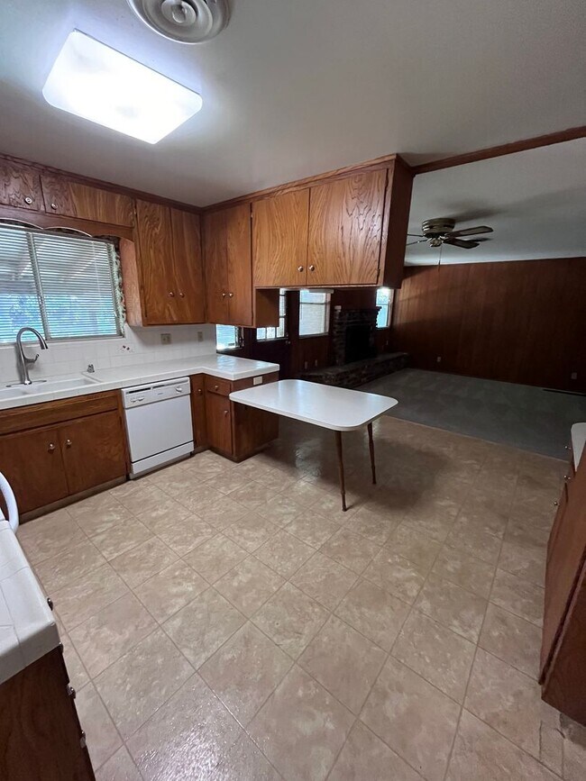 Foto del edificio - NICE RANCH STYLE HOME IN SACRAMENTO!!