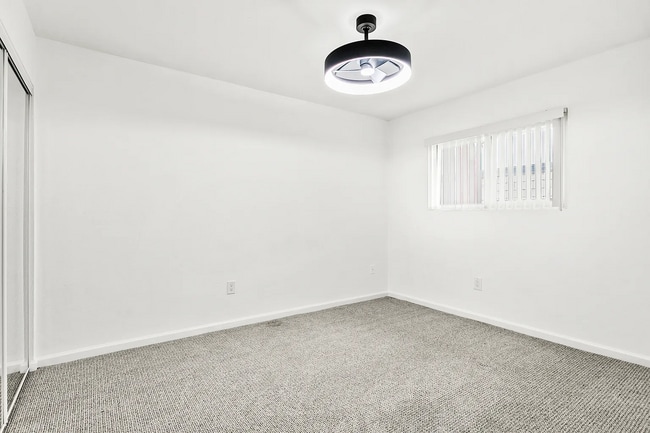 Foto del edificio - Pacific Crest Apartments