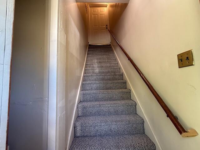 Building Photo - 466 Elm St