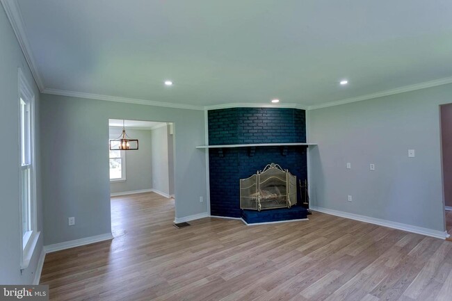 Building Photo - 118 Fish Pond Rd