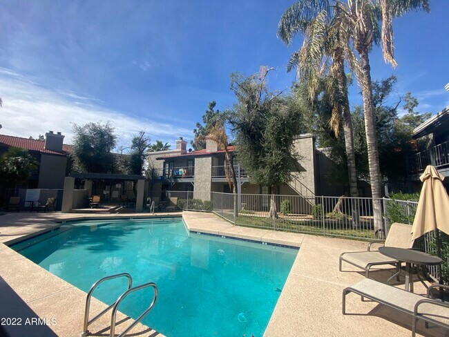 Foto del edificio - 15402 N 28th St