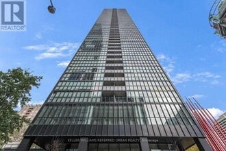 Building Photo - 110 Charles St E