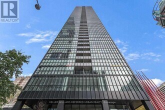 Building Photo - 110 Charles St E