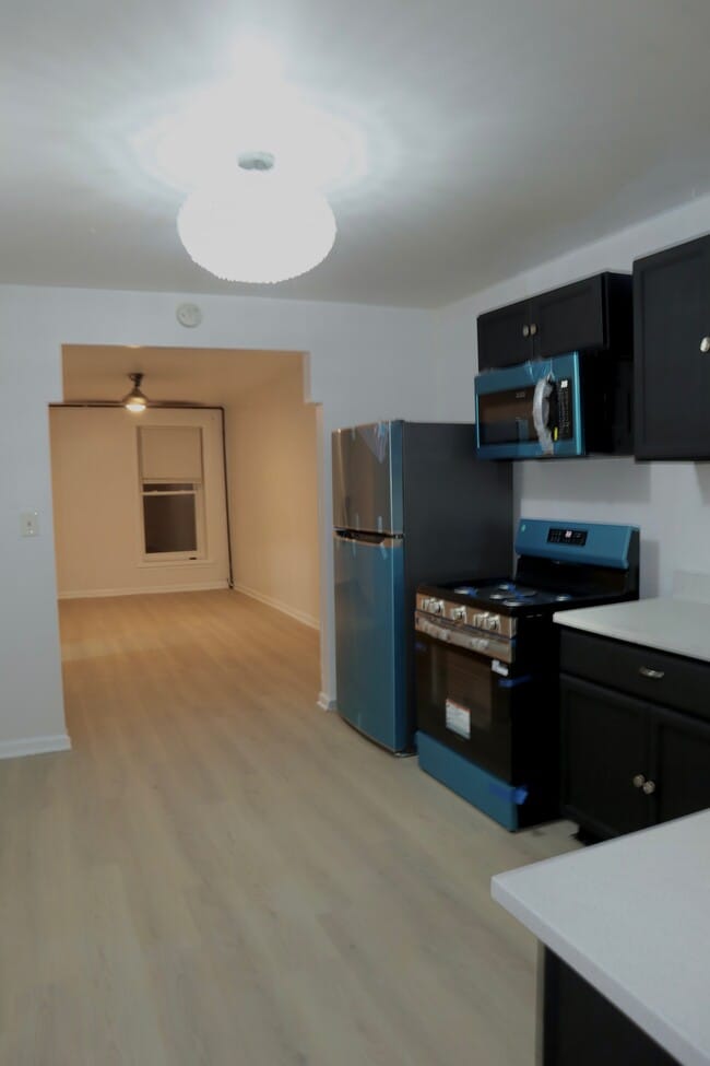 Building Photo - 2314 S Hoyne Ave