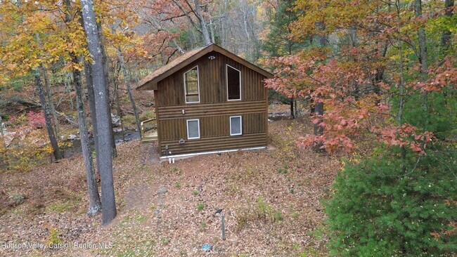 Foto del edificio - 537 Mossy Hill Rd