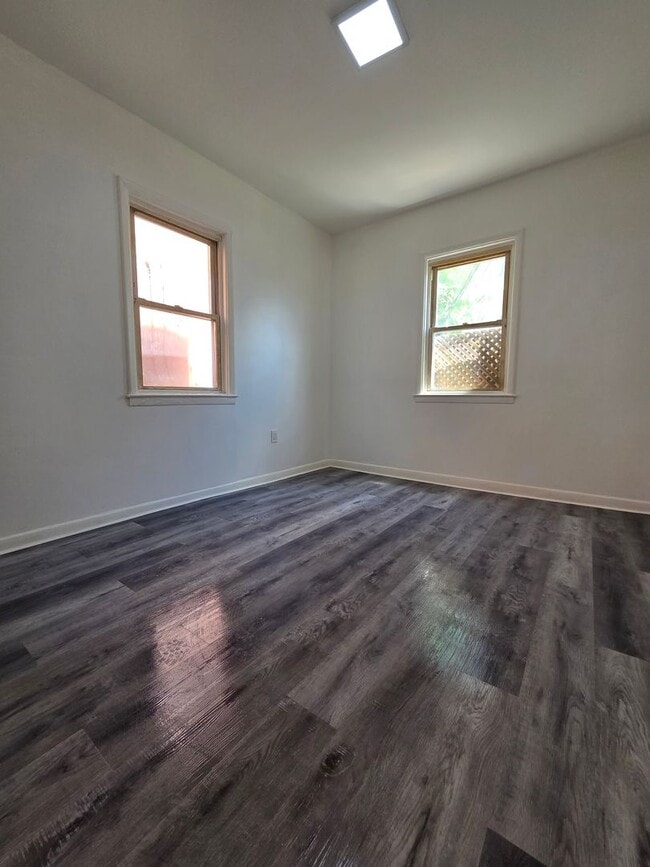 Building Photo - 3605 5th St