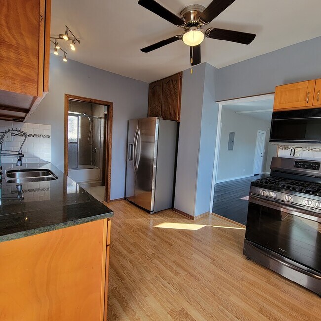 Building Photo - 2838 S Hillock Ave