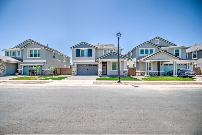 Building Photo - Beautiful 5 Bedroom at Desert place!