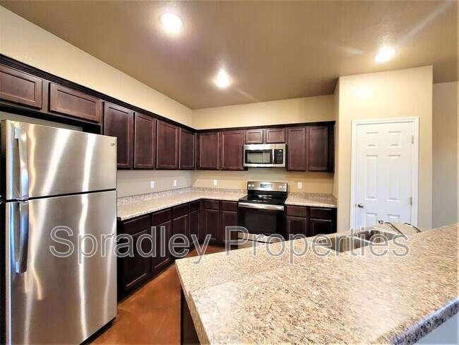 Building Photo - 827 Laila Ln