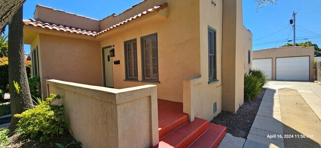 Building Photo - Charming Centrally Located Single Story Ho...