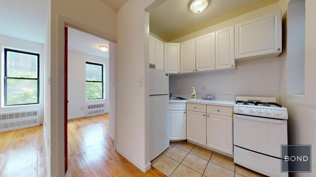 Building Photo - 417 E 65th St