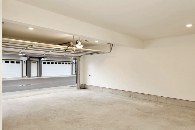 Building Photo - 1837 Eastgate Loop